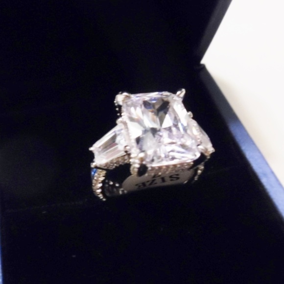 ITALO JEWELRY Jewelry - ITALO EMERALD CREATED WHITE SAPPHIRE RING SZ 7